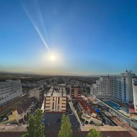 U-nique Passeig Maritim * Empuriabrava